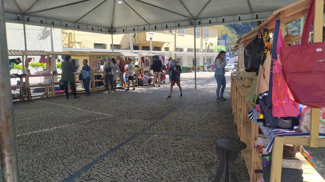 No momento você está vendo Secretaria de Desenvolvimento Realiza Feira de Artesanato em Parceria com o Turismo