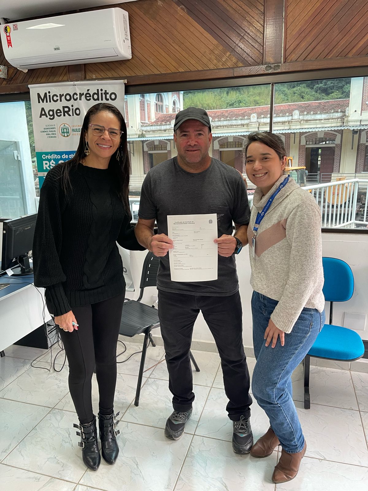 No momento você está vendo 🎉 Temos mais um exemplo de talento formalizado!Rogério, um empreendedor de Eng. Paulo de Frontin agora é MEI nas atividades de pintor de paredes e churrasqueiro a domicílio, transformando sua habilidade em um negócio de verdade! 🧱🔥💼