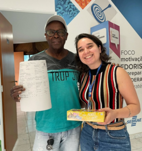 Leia mais sobre o artigo 📄 Hoje recebemos o Sr. José aqui na Sala do Empreendedor! Ele veio em busca de auxílio para a emissão da Nota Fiscal de Serviço Eletrônica (NFS-e) — e ainda nos presenteou com uma deliciosa caixinha de bombons! 😍🍫
