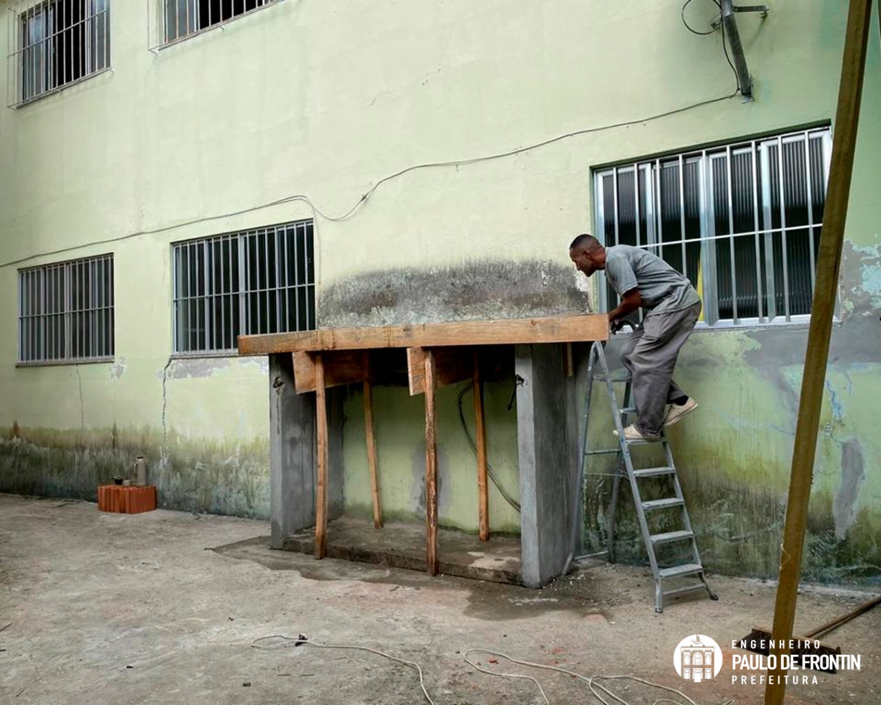 Obras de reforma nos Colégios Municipais Carlos Gramático e Joaquim Mendes.