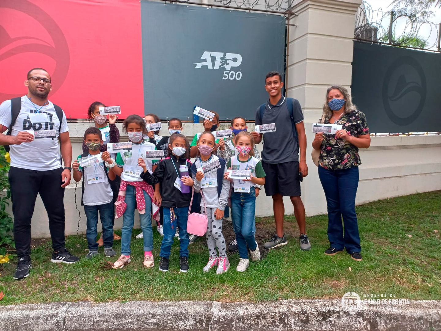 Alunos da Escola Municipal Barão do Amparo visitam local onde foi realizado o Rio Open, maior torneio de tênis da América do Sul.