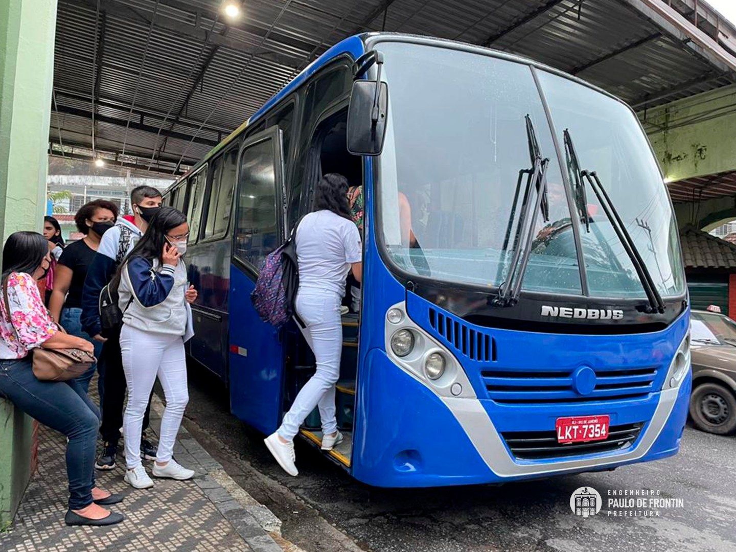 Com a carteirinha do transporte universitário nas mãos, nossos estudantes vão em busca de seus sonhos!