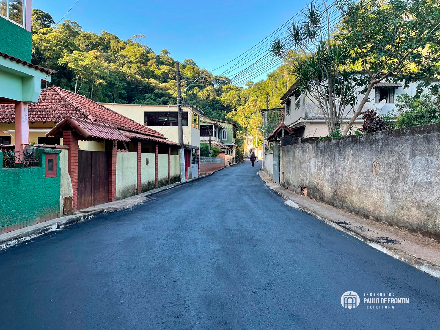 Início do asfaltamento na Rua Eduardo Gondim – bairro Gondim, em Engº Paulo de Frontin.