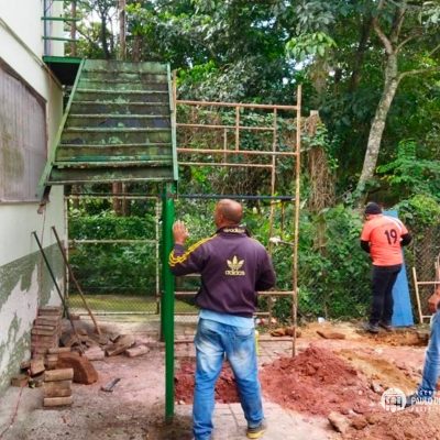Secretaria Municipal de Obras dá início a construção de uma nova escada para o Centro de Treinamento da Aguada.