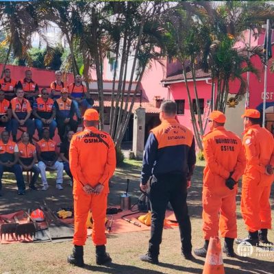 Agentes da Defesa Civil Municipal participam de capacitação de instruções de prevenção e combate à incêndios florestais.