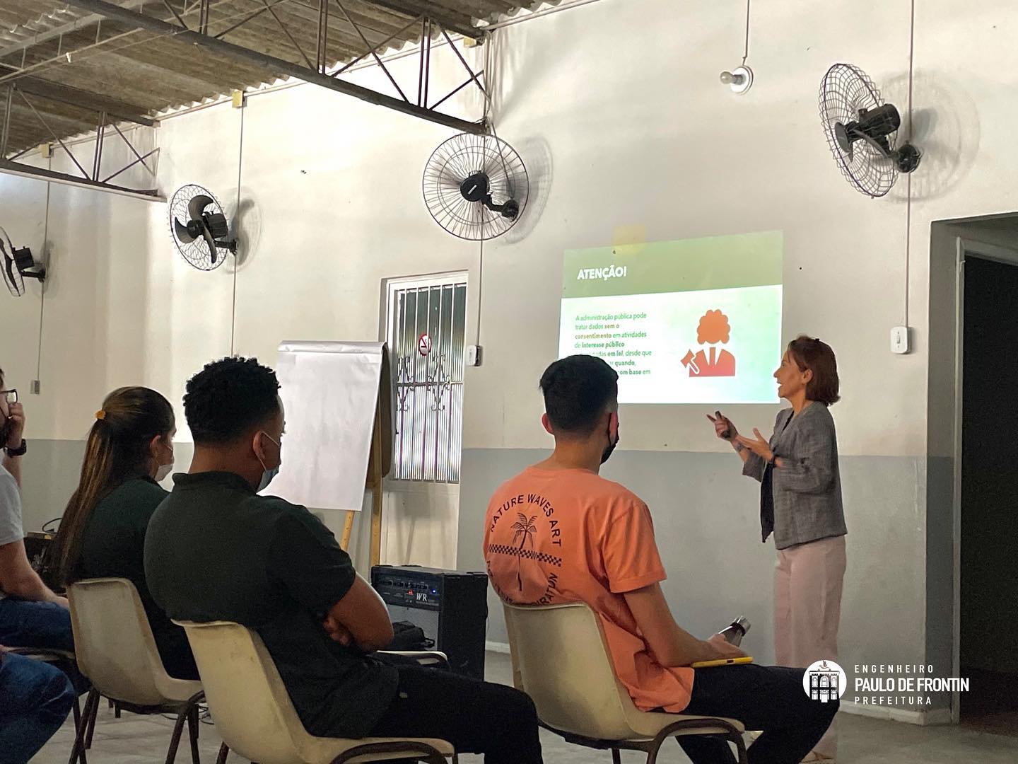 Secretaria Municipal de Desenvolvimento, Trabalho, Renda, Ciência e Tecnologia, em parceria com o SEBRAE, realiza palestra sobre a Lei Geral de Proteção de Dados Pessoais – LGPD.