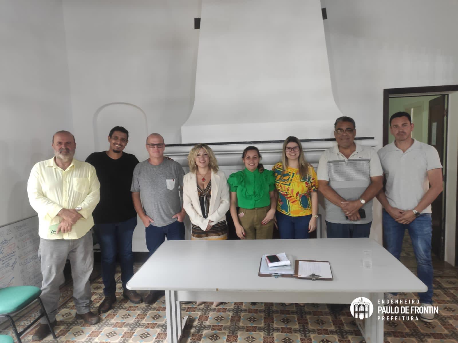 Equipe da Secretaria Municipal de Meio Ambiente e Defesa Civil realiza reunião com a Diretora Geral do Comitê Guandu, Mayná Coutinho.